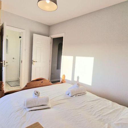 Cosy 3 Bedroom All Ensuites Γκάλγουεϊ Εξωτερικό φωτογραφία