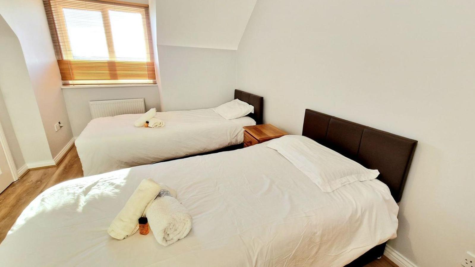 Cosy 3 Bedroom All Ensuites Γκάλγουεϊ Εξωτερικό φωτογραφία
