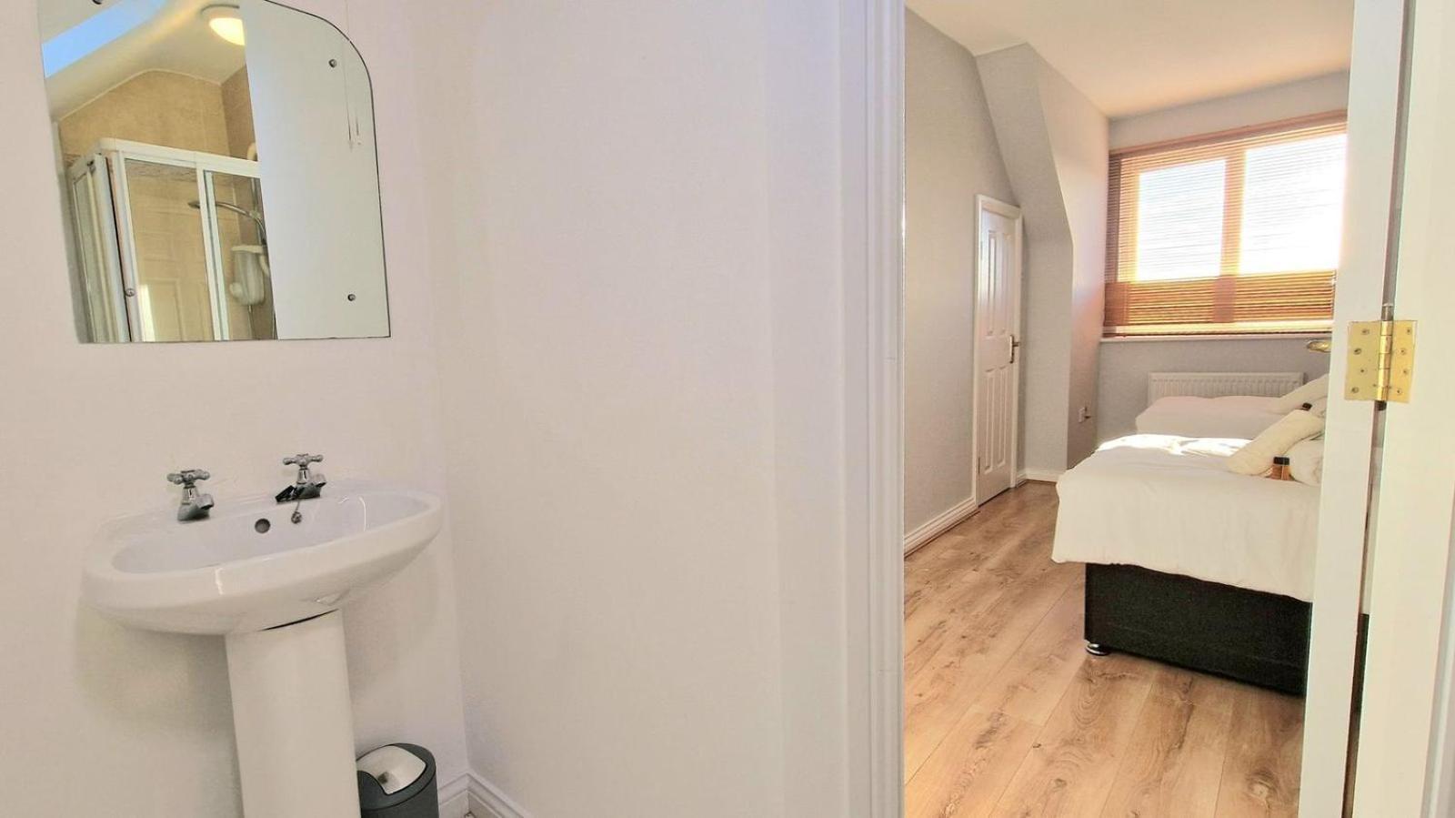 Cosy 3 Bedroom All Ensuites Γκάλγουεϊ Εξωτερικό φωτογραφία